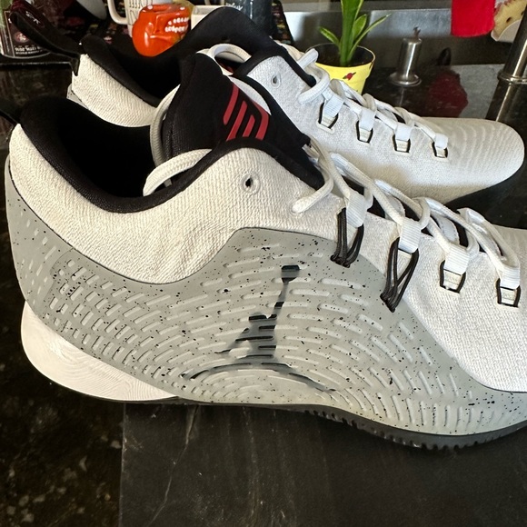 NIKE JORDAN Mens CP3 Knit in colors RED BLACK WHITE SIZE 13 Low Tops - Picture 5 of 6